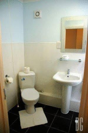 White Gates Hotel Binfield Ngoại thất bức ảnh