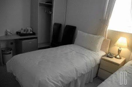 White Gates Hotel Binfield Ngoại thất bức ảnh